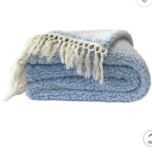 Great quality Sherpa throw. SUPER soft cozy and comfy. 50x60.